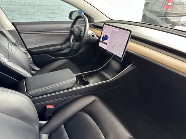 Used 2018 Tesla Model 3 Long Range RWD image 3
