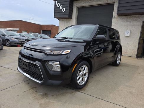 Used 2020 Kia Soul S image 3