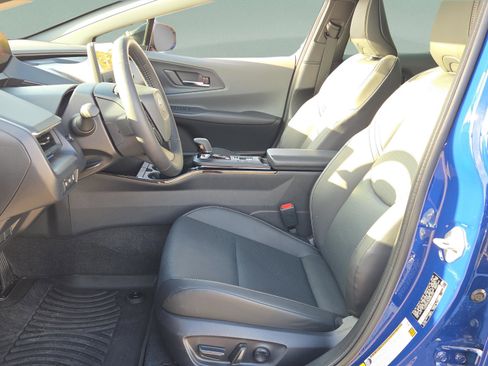 Used 2025 Toyota Prius XLE image 11