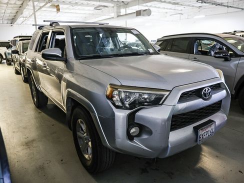 Used 2016 Toyota 4Runner SR5 RWD image 2