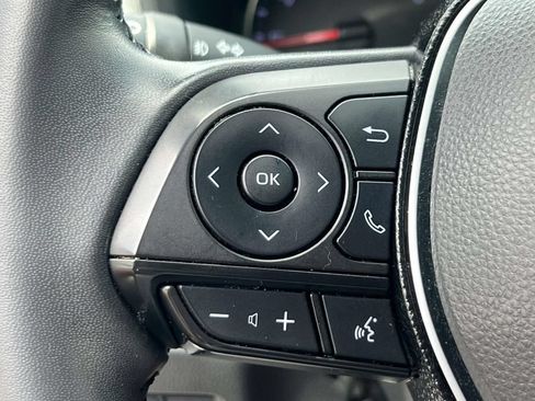 Used 2020 Toyota RAV4 XLE Premium FWD image 22