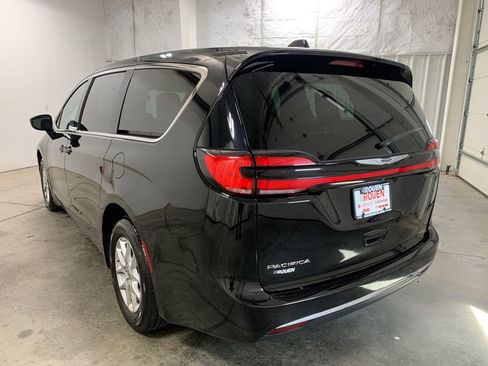 Used 2024 Chrysler Pacifica Touring-L FWD image 25
