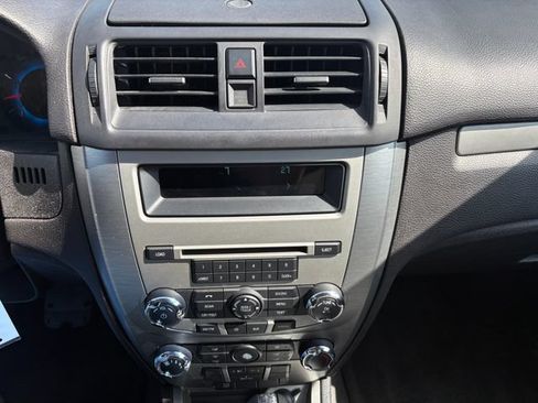 Used 2011 Ford Fusion SE FWD image 26