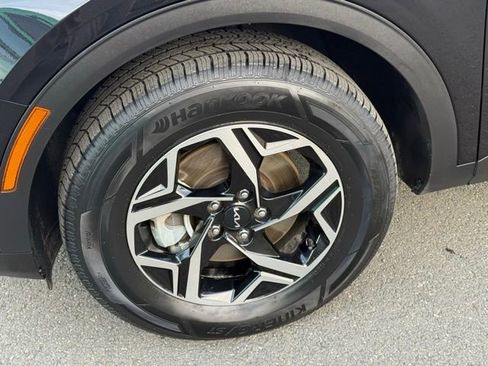 Used 2024 Kia Sportage LX image 4