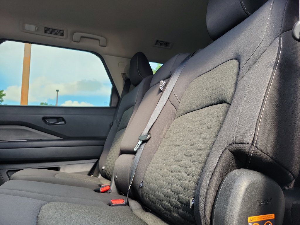 Used 2024 Nissan Pathfinder SV FWD image 14