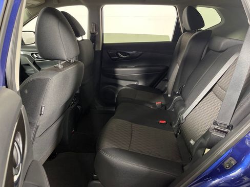 Used 2019 Nissan Rogue SV image 13