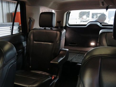 Used 2022 Ford Expedition XLT image 11