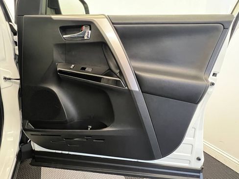 Used 2016 Toyota RAV4 Limited image 11