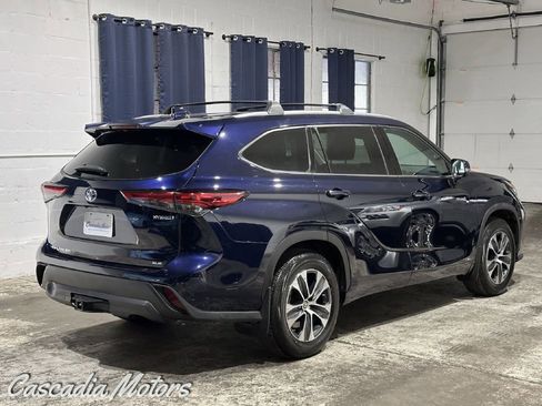 Used 2020 Toyota Highlander XLE AWD/4WD image 6