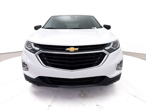 Used 2020 Chevrolet Equinox LS w/ LS Convenience Package FWD image 2