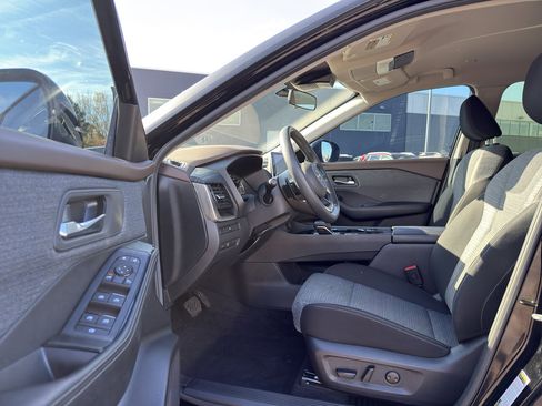 Certified 2023 Nissan Rogue SV image 11