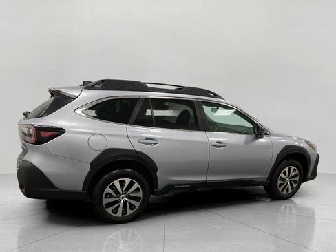 Used 2025 Subaru Outback Premium w/ Popular Package #1A AWD/4WD image 3