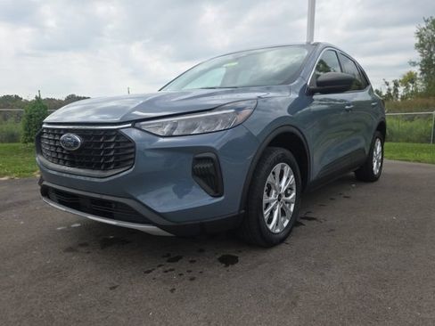 Used 2023 Ford Escape Active AWD/4WD image 2