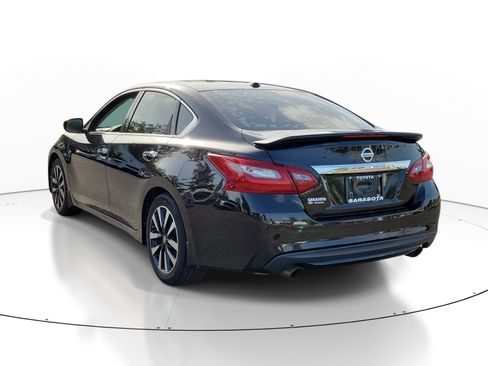 Used 2018 Nissan Altima 2.5 SL w/ 2.5 SL Technology Package FWD image 4