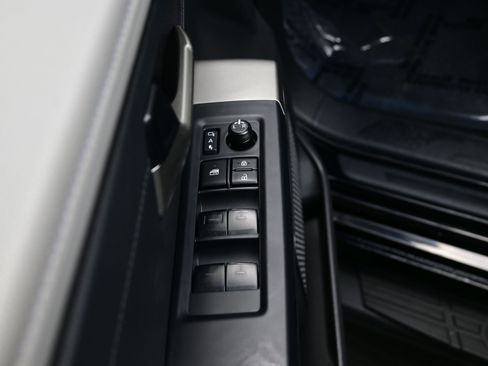 Used 2025 Toyota Tundra Limited image 10