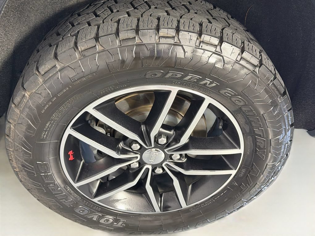 Used 2018 Jeep Grand Cherokee Trailhawk w/ Trailhawk Luxury Group AWD/4WD image 27