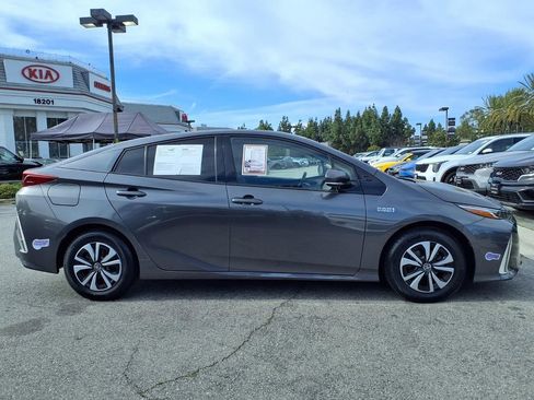 Used 2018 Toyota Prius Prime Plus w/ Carpet Mat Package FWD image 6