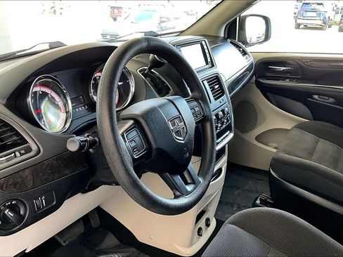 Used 2018 Dodge Grand Caravan SE FWD image 16