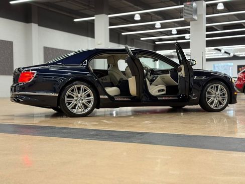 Used 2022 Bentley Flying Spur Plug-In Hybrid image 85