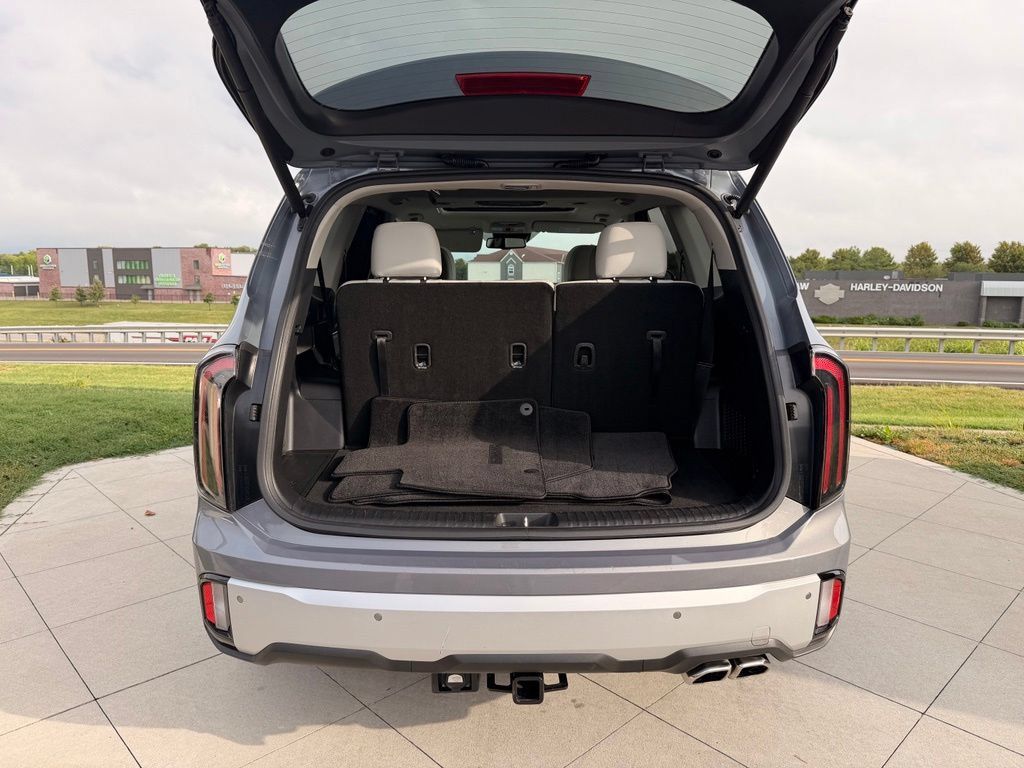 Used 2024 Kia Telluride EX w/ EX Captain's Chair Package FWD image 35