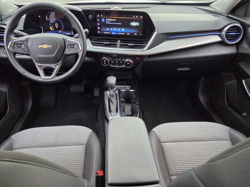 Certified 2025 Chevrolet Trax LT w/ LT Convenience Package FWD image 16