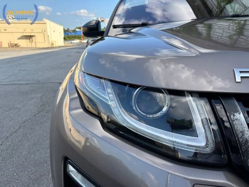 Used 2017 Land Rover Range Rover Evoque SE image 15