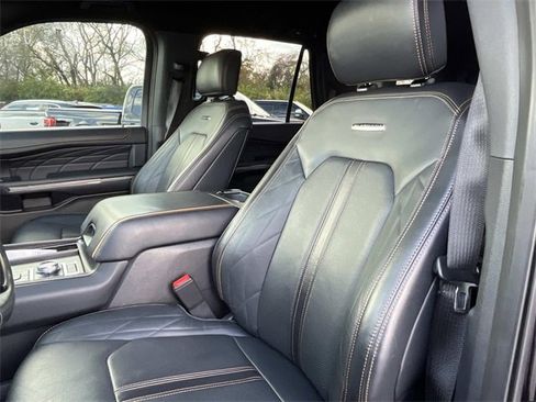 Certified 2023 Ford Expedition Platinum image 30