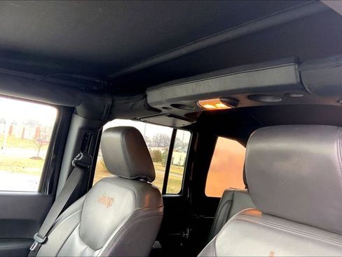 Used 2016 Jeep Wrangler Unlimited Sahara w/ Connectivity Group image 19