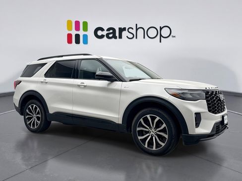 Used 2025 Ford Explorer ST-Line AWD/4WD image 7
