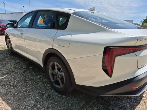 Used 2025 Kia K4 LXS image 2