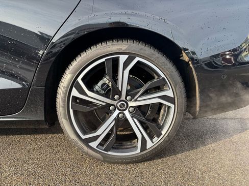 Certified 2025 Volvo S60 B5 Plus AWD/4WD image 28