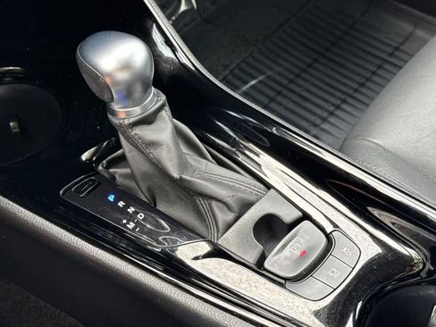 Used 2022 Toyota C-HR Limited FWD image 21