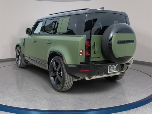 New 2025 Land Rover Defender 110 X-Dynamic SE image 3