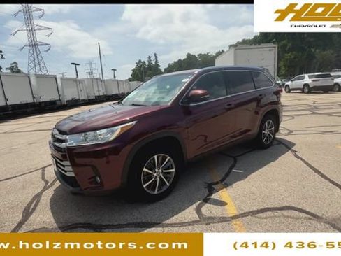 Used 2019 Toyota Highlander XLE AWD/4WD image 4