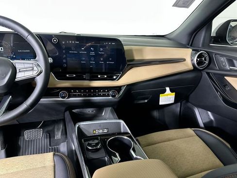 New 2026 Chevrolet Equinox ACTIV w/ Convenience Package III FWD image 36