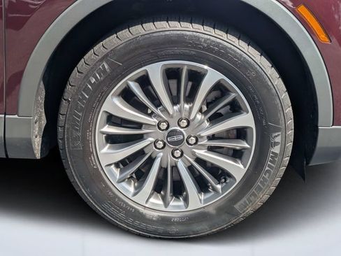 Used 2022 Lincoln Nautilus FWD w/ Premium Package image 11