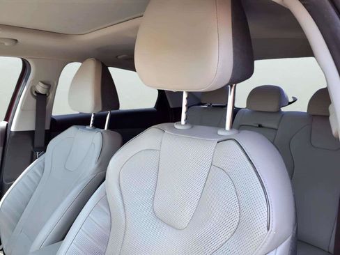 Certified 2023 Hyundai Elantra Limited FWD image 16