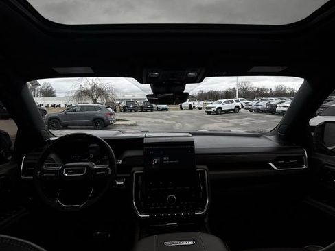 Certified 2025 GMC Yukon Denali Ultimate w/ LPO, Floor Liner Package AWD/4WD image 21