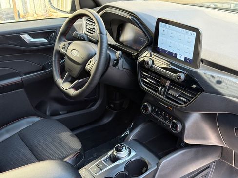 Used 2023 Ford Escape ST-Line Select AWD/4WD image 10