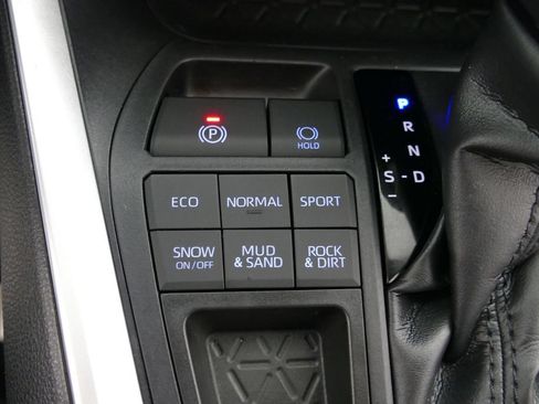 Used 2019 Toyota RAV4 XLE w/ Convenience Package AWD/4WD image 17