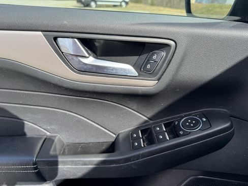 Used 2022 Ford Escape SEL image 21