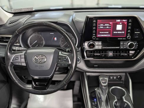 Used 2021 Toyota Highlander XLE AWD/4WD image 5