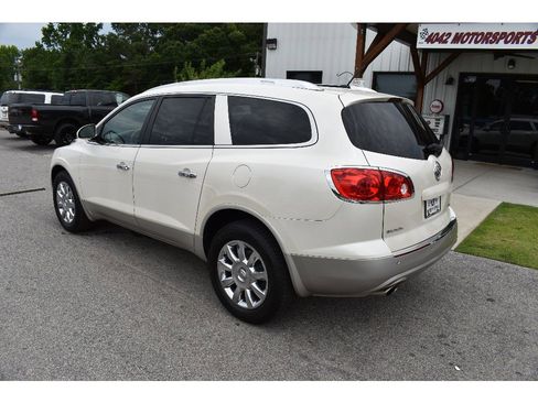 Used 2011 Buick Enclave CXL image 3