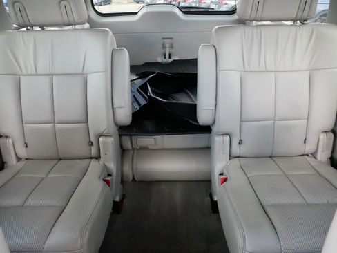 Used 2014 Lincoln Navigator 4WD image 13