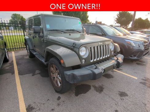 Used 2016 Jeep Wrangler Unlimited Sahara w/ Connectivity Group AWD/4WD image 3