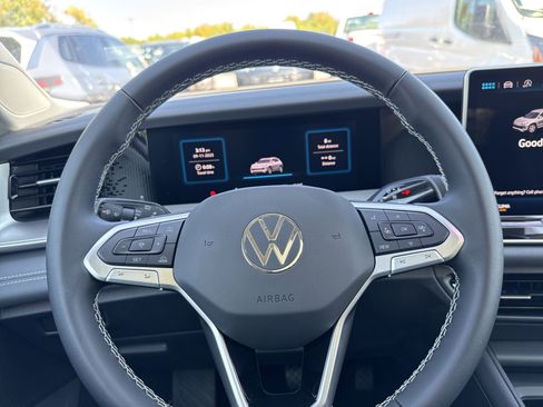 New 2025 Volkswagen Tiguan SE image 14