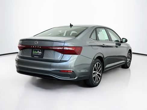 Used 2025 Volkswagen Jetta SE FWD image 9