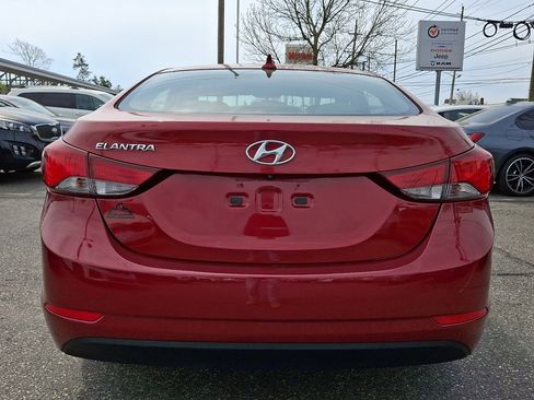 Used 2014 Hyundai Elantra SE w/ Option Group 02 FWD image 4