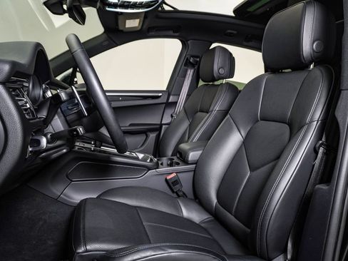 Certified 2026 Porsche Macan AWD/4WD image 5