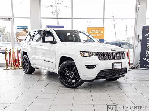 Used 2020 Jeep Grand Cherokee Altitude AWD/4WD image 3